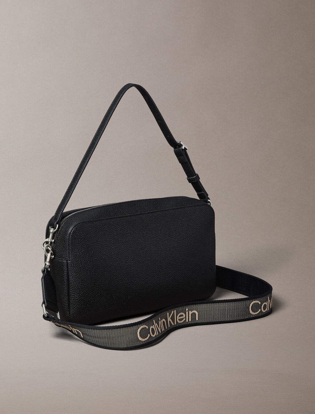 Buy 여성 웨빙 투 스트랩 라지 카메라 백 in color BLACK