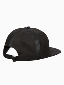 Buy 남성 CKJ 스포츠 에센셜 플랫 캡 in color BLACK