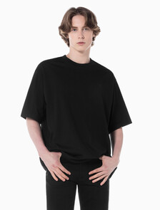 Buy 남성 릴렉스핏 그래픽 기능성 반팔 티셔츠 in color CK BLACK