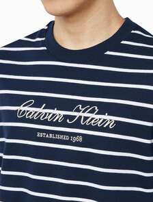 Buy 스트라이프 피케 캘빈 NYC 티 in color DARK SAPPHIRE