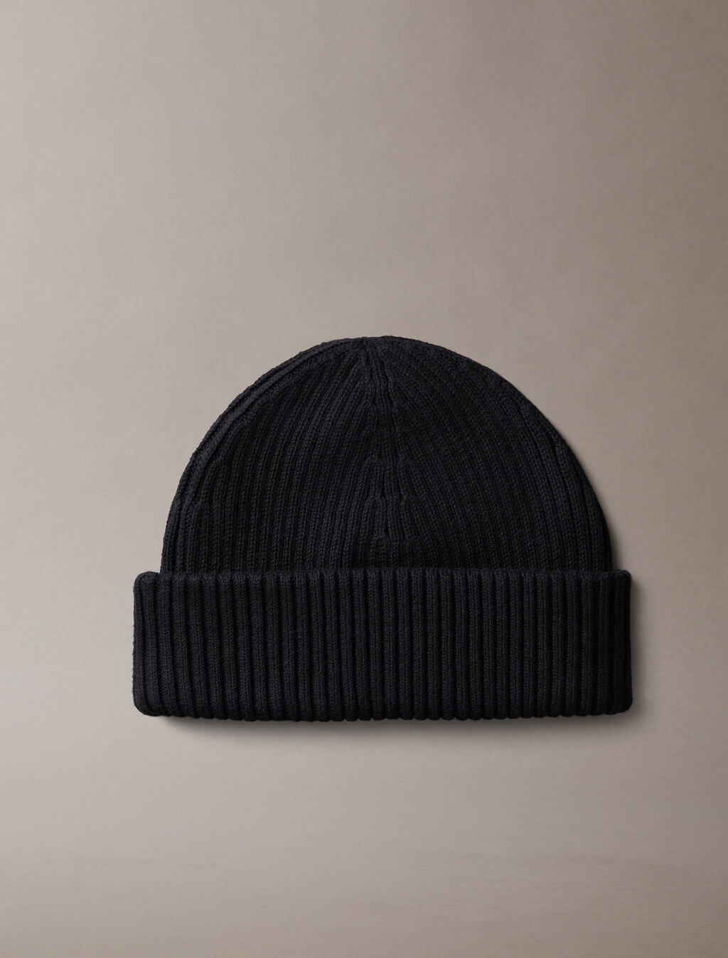 Buy 남녀공용 패치 청키 립 코튼 도커 비니 in color BLACK
