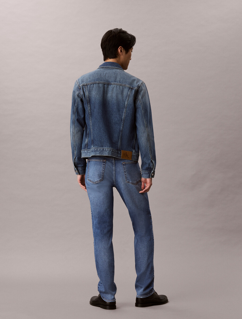 Buy 슬림핏 에코 쿨 진 in color Mid Blue