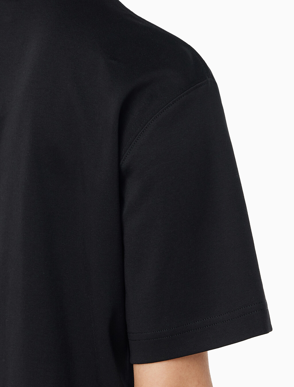 Buy 여성 S/S 투톤 3D 엠브로이더리 로고 티셔츠 in color BLACK