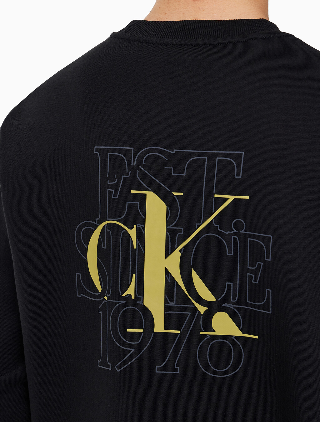 Buy 남성 레귤러핏 로고 그래픽 맨투맨 스웻셔츠 in color CK BLACK