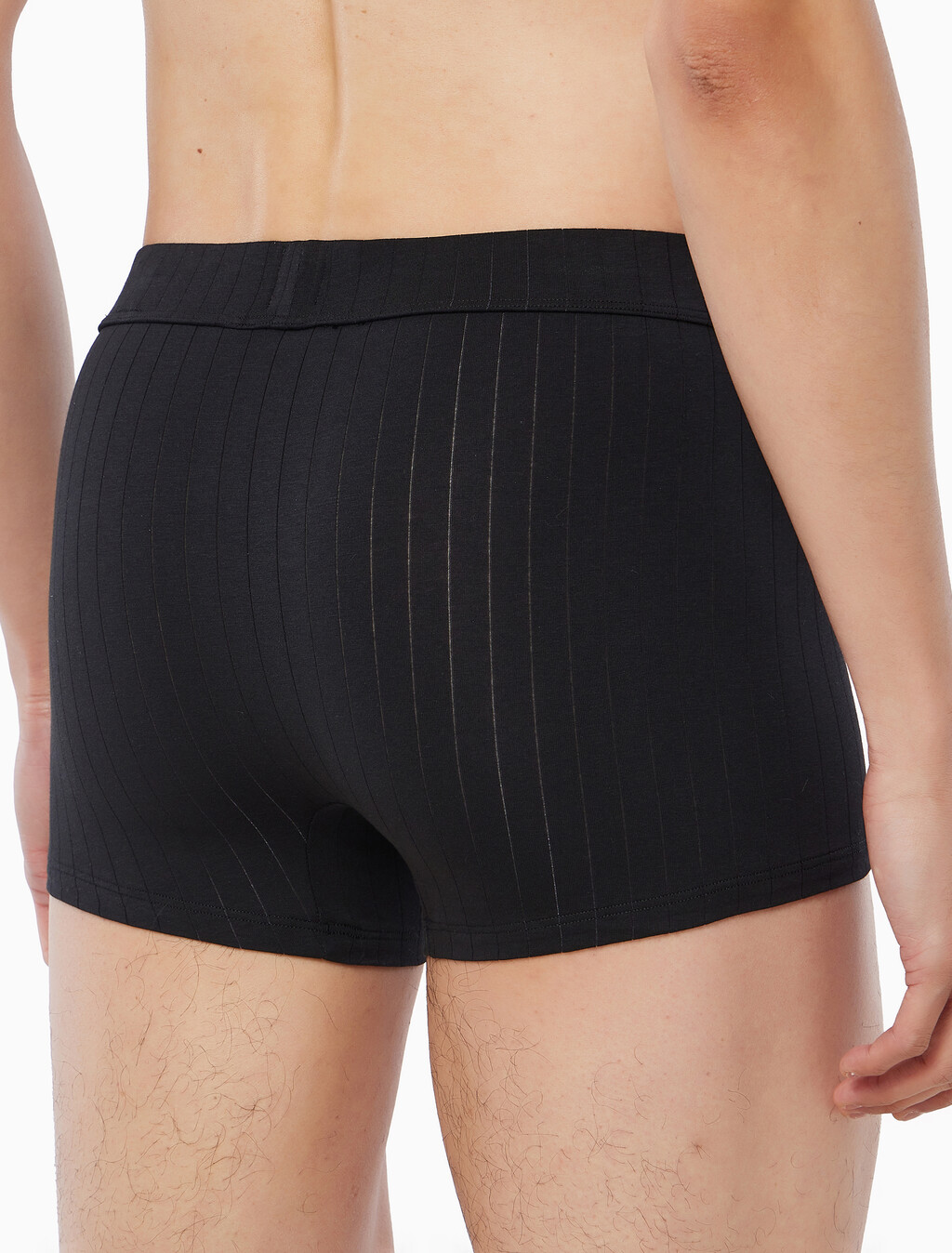 Buy 남성 헤리티지 크레스트 트렁크 in color BLACK