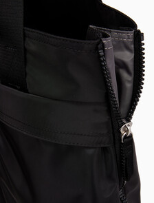Buy 남성 CKJ 익스팬더블 헬멧 토트백 in color BLACK