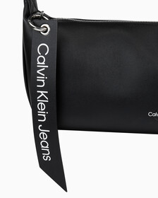 Buy 여성 CKJ 스컬티드 숄더백 in color BLACK