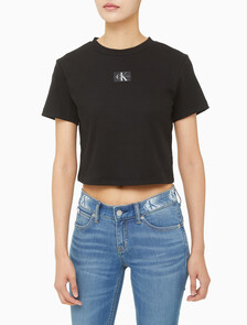 Buy 여성 로고 뱃지 크롭 반팔 티셔츠 in color CK BLACK
