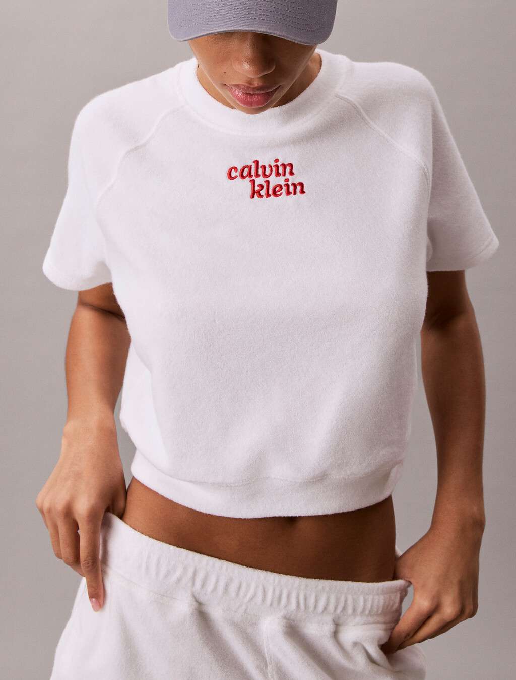 Buy 여성 타올 크롭 스웻셔츠 in color BRIGHT WHITE