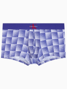 Buy 남성 CK 그래픽 마이크로 로우 라이즈 트렁크 in color Blue Print