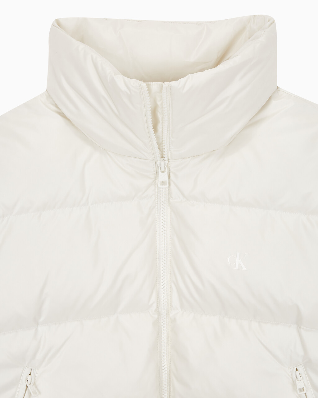 Buy 여성 글로시 디터쳐블 크롭 다운 푸퍼 in color WHITE