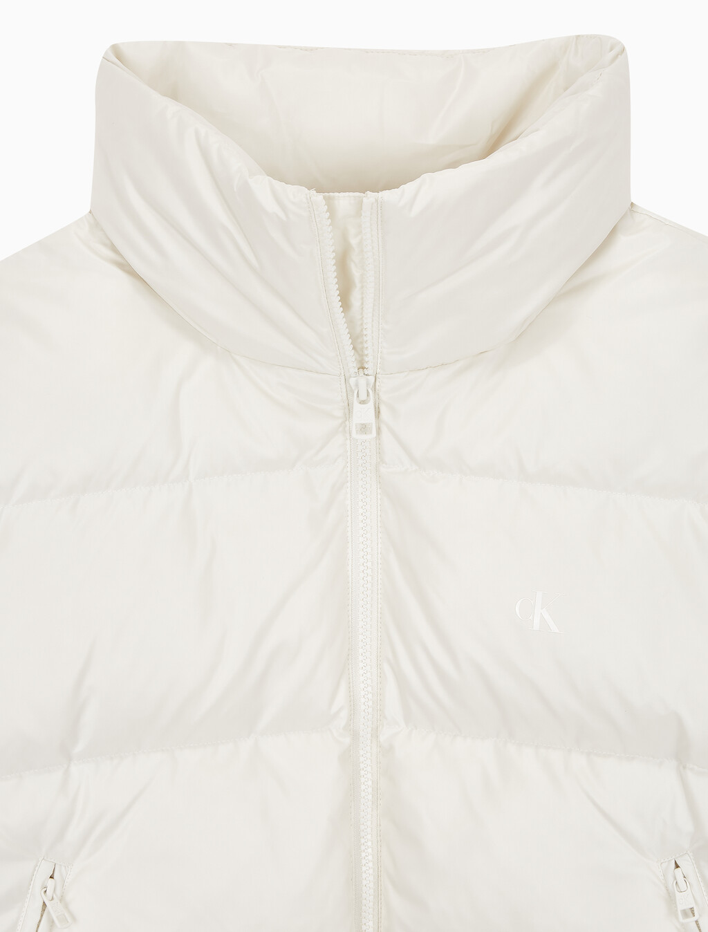 Buy 여성 글로시 디터쳐블 크롭 다운 푸퍼 in color WHITE