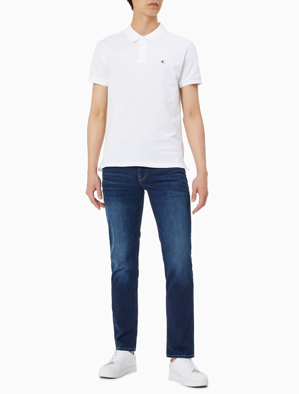 Buy 남성 슬림핏 CK 뱃지 로고 반팔 폴로 티셔츠 in color BRIGHT WHITE