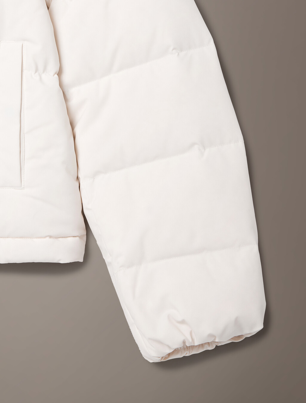 Buy 여성 스탠드 카라 다운 푸퍼 자켓 in color Ivory