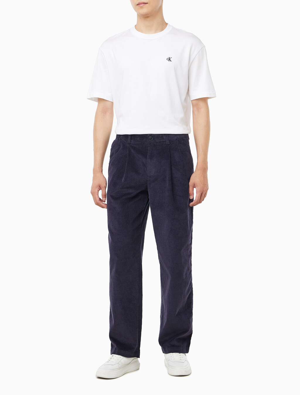 Buy 남성 코듀로이 플리티드 하프 엘라스틱 팬츠 in color Navy