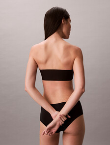 Buy 여성 퍼펙틀리 핏 스트랩리스 푸쉬업 브라 in color BLACK