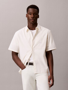 Buy 솔리드 워시드 포플린 릴렉스 숏슬리브 셔츠 in color TOFU