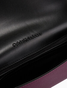 Buy 여성 CKJ 미니멀 모노그램 월렛 체인 크로스백 in color WINE