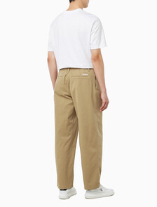 Buy 워시드 면 트윌 플리츠 치노 팬츠 in color TIGERS EYE