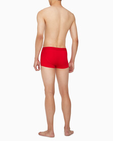 Buy 남성 CK 블랙 울트라서포트 로우라이즈 트렁크 in color ROUGE
