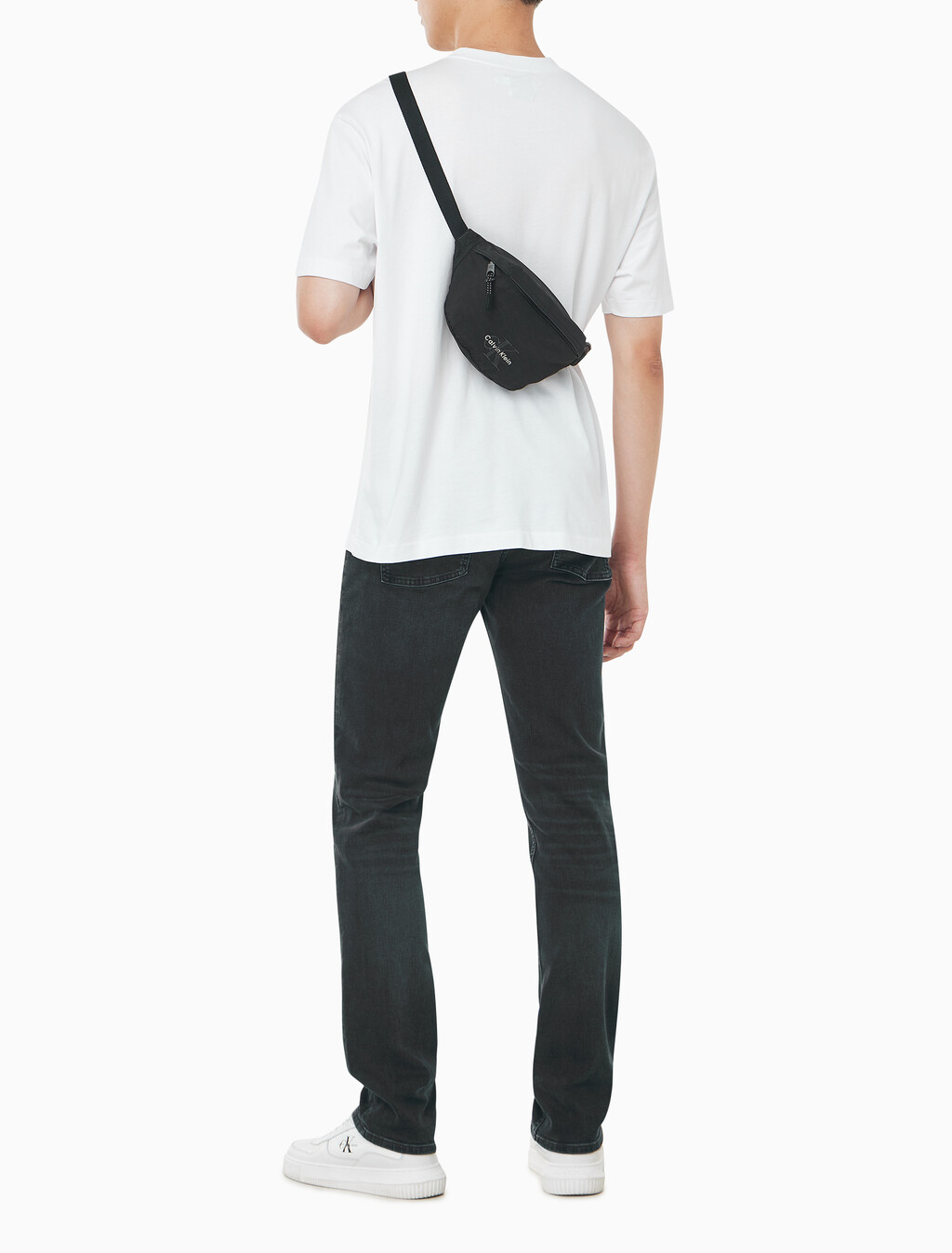 Buy 남성 볼드 로고 나일론 슬링 in color BLACK