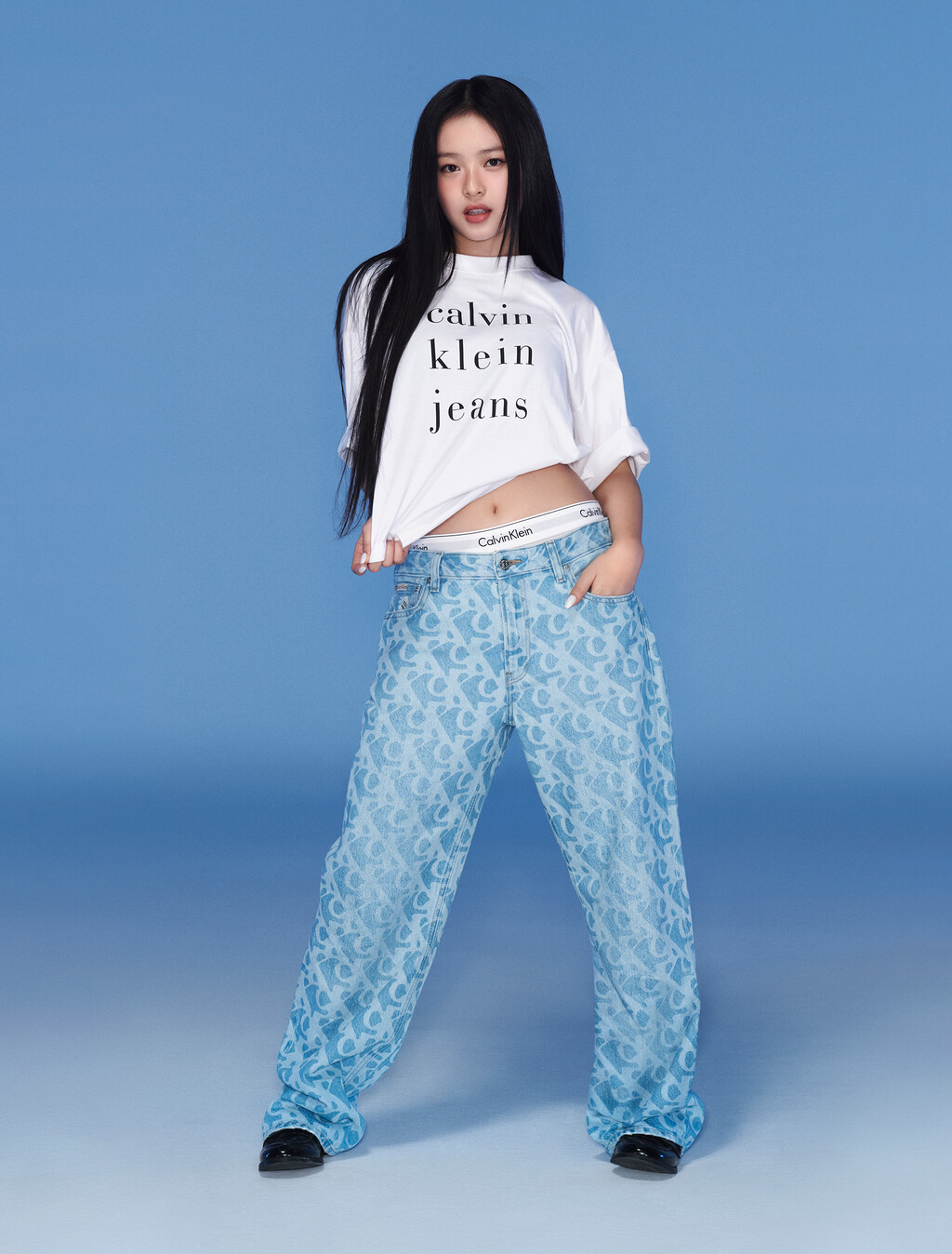 Buy 여성 CKJ 로고 반팔 티셔츠 in color BRILLIANT WHITE