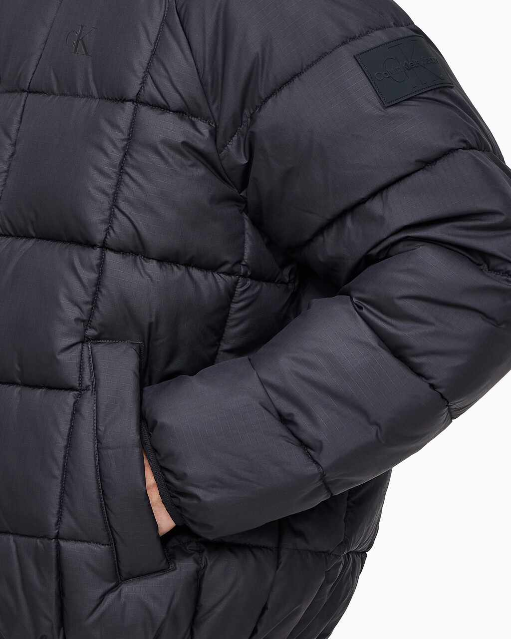 Buy 남성 프리미엄 라인 에센셜 패디드 오버셔츠 in color CK BLACK