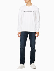 Buy 남성 릴렉스핏 인스티튜셔널 로고 긴팔 티셔츠 in color BRIGHT WHITE