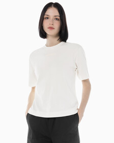Buy 여성 릴렉스 핏 에센셜 반팔 티셔츠 in color WHITE