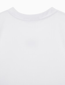 Buy 여성 로고 뱃지 크롭 반팔 티셔츠 in color BRIGHT WHITE