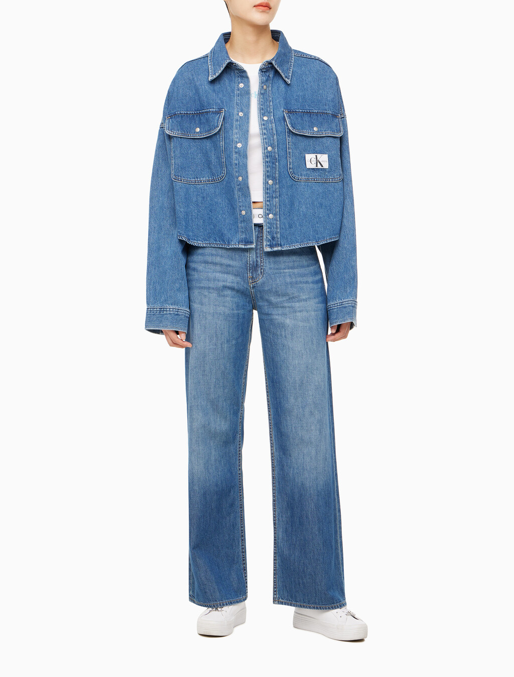 Buy 여성 오버사이즈핏 미드블루 크롭 데님 재킷 in color MID BLUE BACK EMBRO