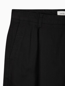 Buy 남성 원턱 크롭 코튼 팬츠 in color CK BLACK