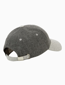 Buy 남녀공용  캘빈 컬러블락 볼캡 in color GREY