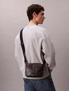 Buy 남성 코티드 엠블럼 카메라 백 in color BLACK