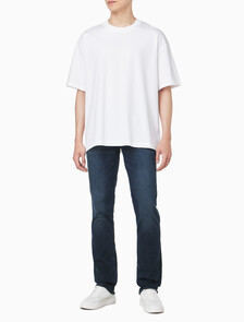 Buy 남성 오버핏 엠보스 모노그램 로고 반팔 티셔츠 in color BRILLIANT WHITE