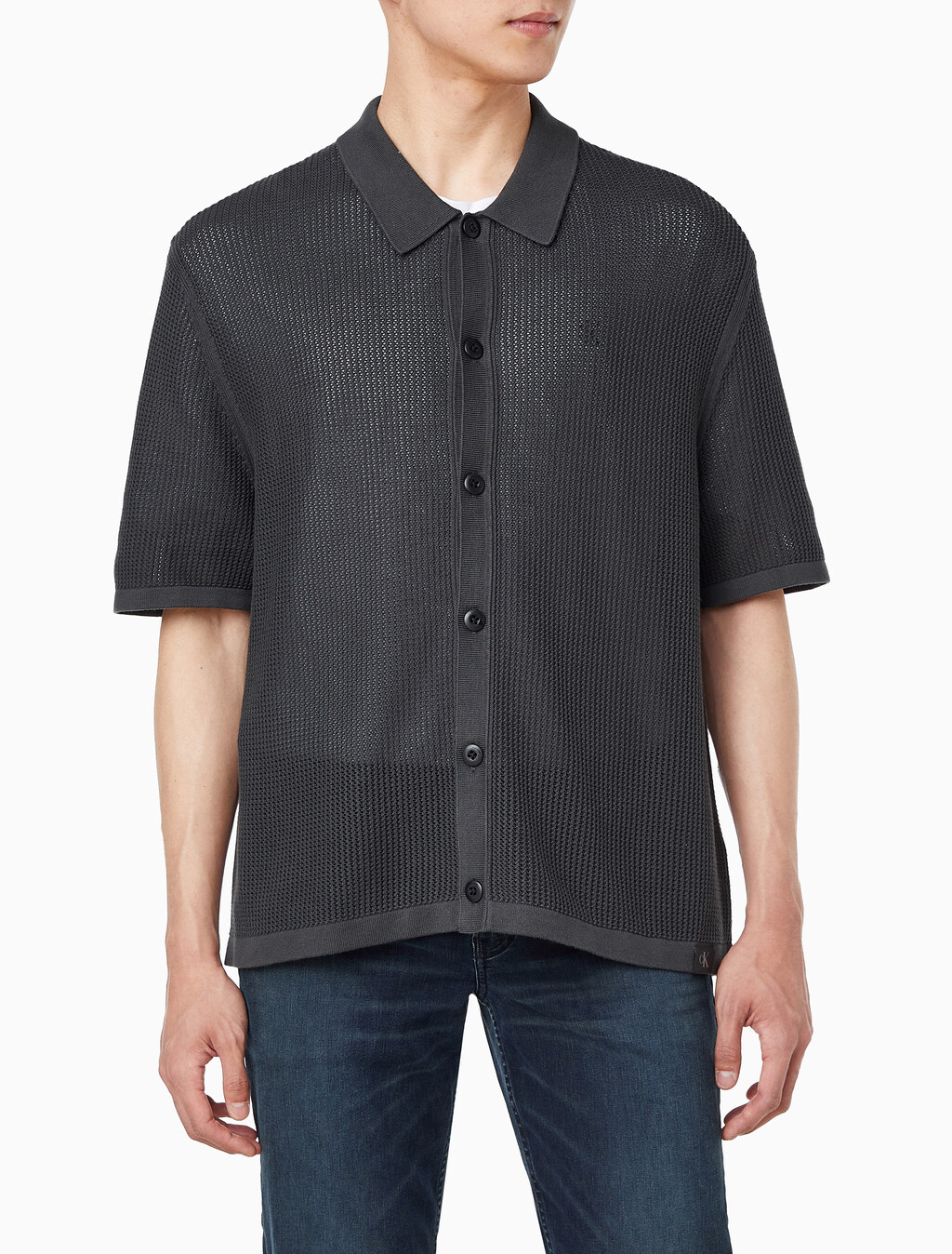 Buy 남성 레귤러핏 메쉬 버튼 반팔 스웨터 in color PIRATE BLACK
