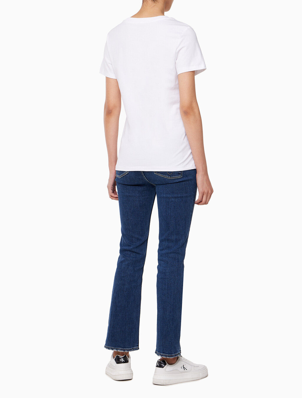 Buy 여성 슬림핏 인스티튜셔널 로고 반팔 티셔츠 in color BRILLIANT WHITE