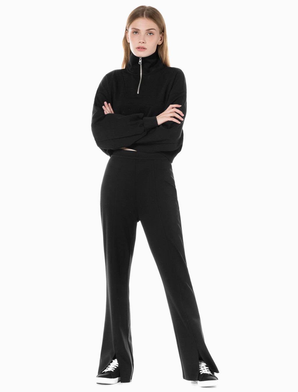 Buy 여성 하프집 엠보스 폴로넥 스웻 in color CK BLACK
