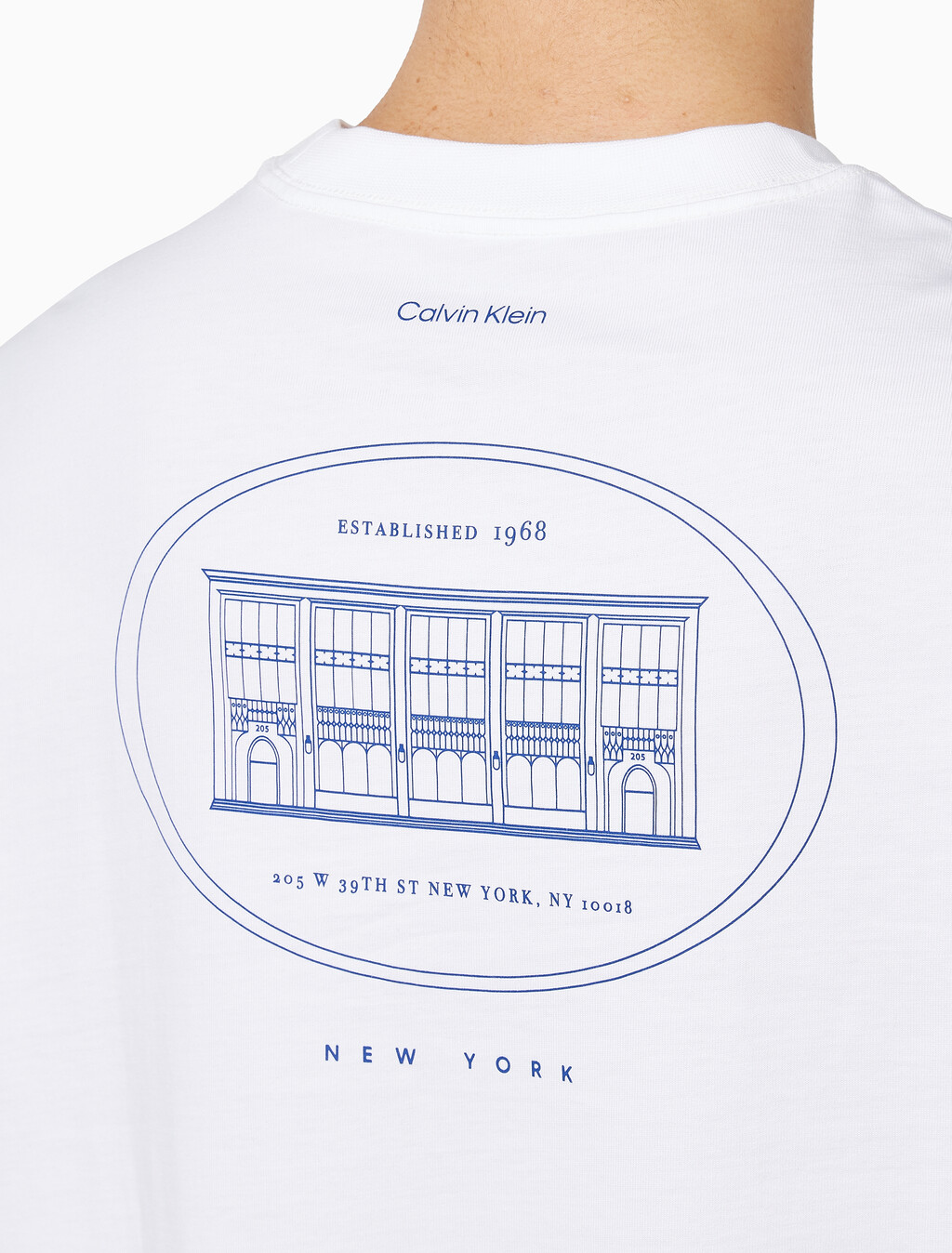 Buy 릴렉스드핏 16S 프론트백 빌딩 티 in color BRIGHT WHITE