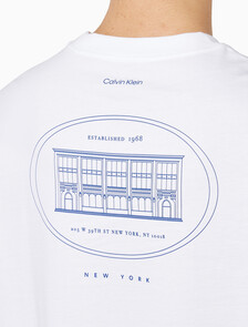 Buy 릴렉스드핏 16S 프론트백 빌딩 티 in color BRIGHT WHITE