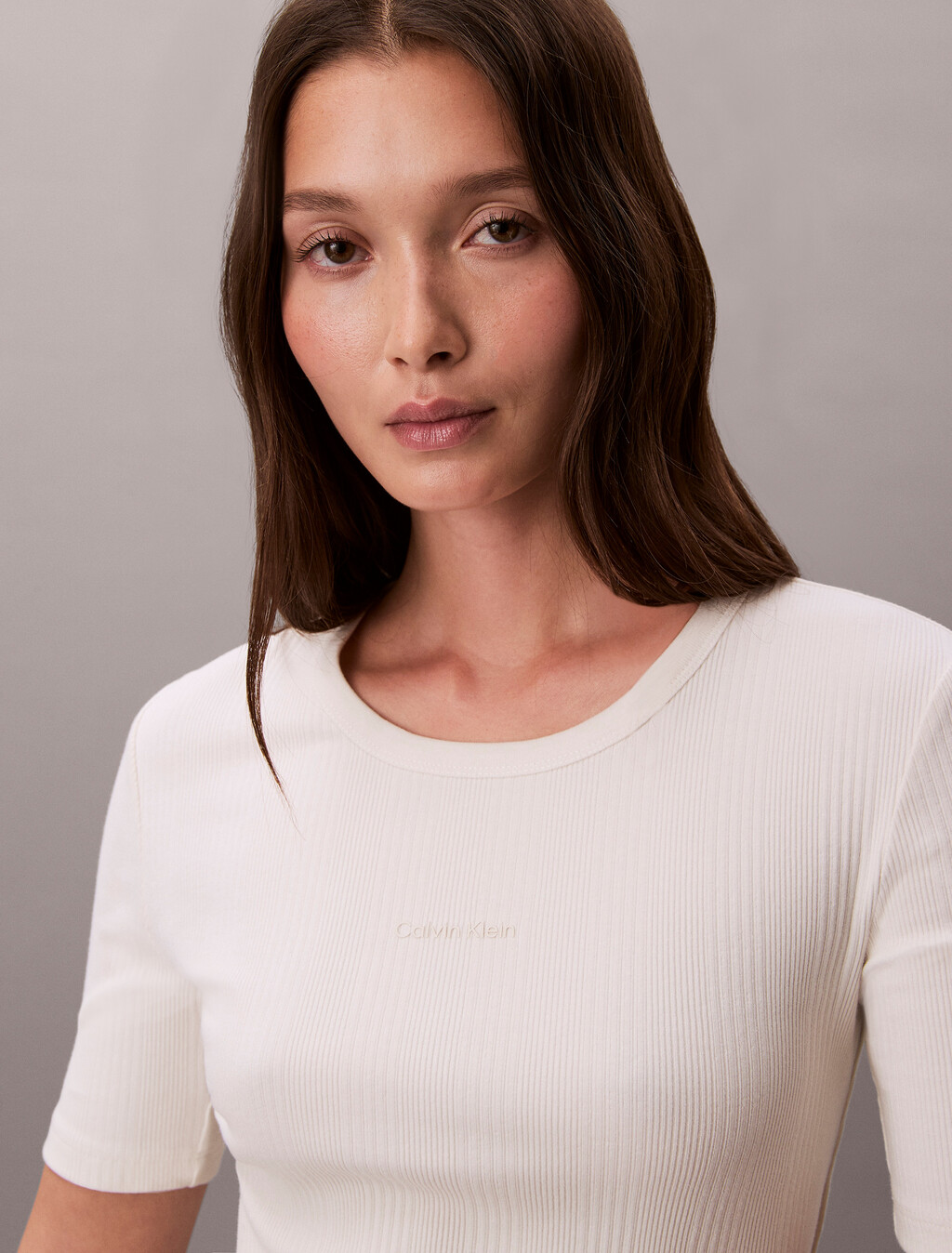 Buy 여성 립 나노 로고 체크 탑 in color TOFU