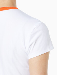 Buy 여성 레트로 로고 그래픽 티셔츠 in color BRILLIANT WHITE