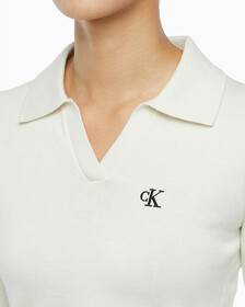 Buy 여성 브이넥 슬림 크롭 스웨터 in color WHITE