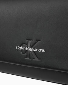 Buy 여성 CKJ 스컬티드 체인 크로스백 in color BLACK