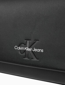 Buy 여성 CKJ 스컬티드 체인 크로스백 in color BLACK