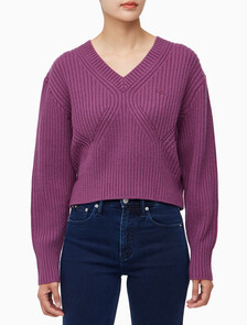 Buy 여성 캐시미어 백 디테일 풀오버 in color AMARANTH 