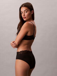 Buy 여성 퍼펙틀리 핏 레이스 AF 힙스터 in color BLACK