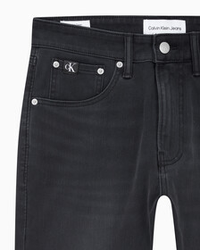Buy 남성 모던 테이퍼핏 블랙 얼티밋 스트레치 데님 in color WASHED BLACK LOGO LACE