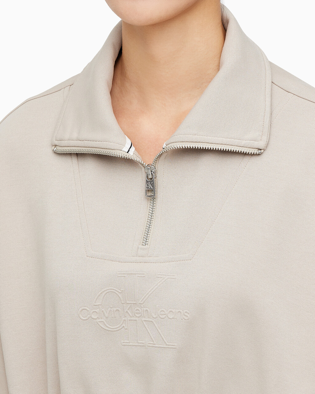 Buy 여성 하프집 엠보스 폴로넥 스웻 in color BEIGE