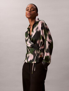 Buy 여성 프린티드 사틴 탑 in color Black